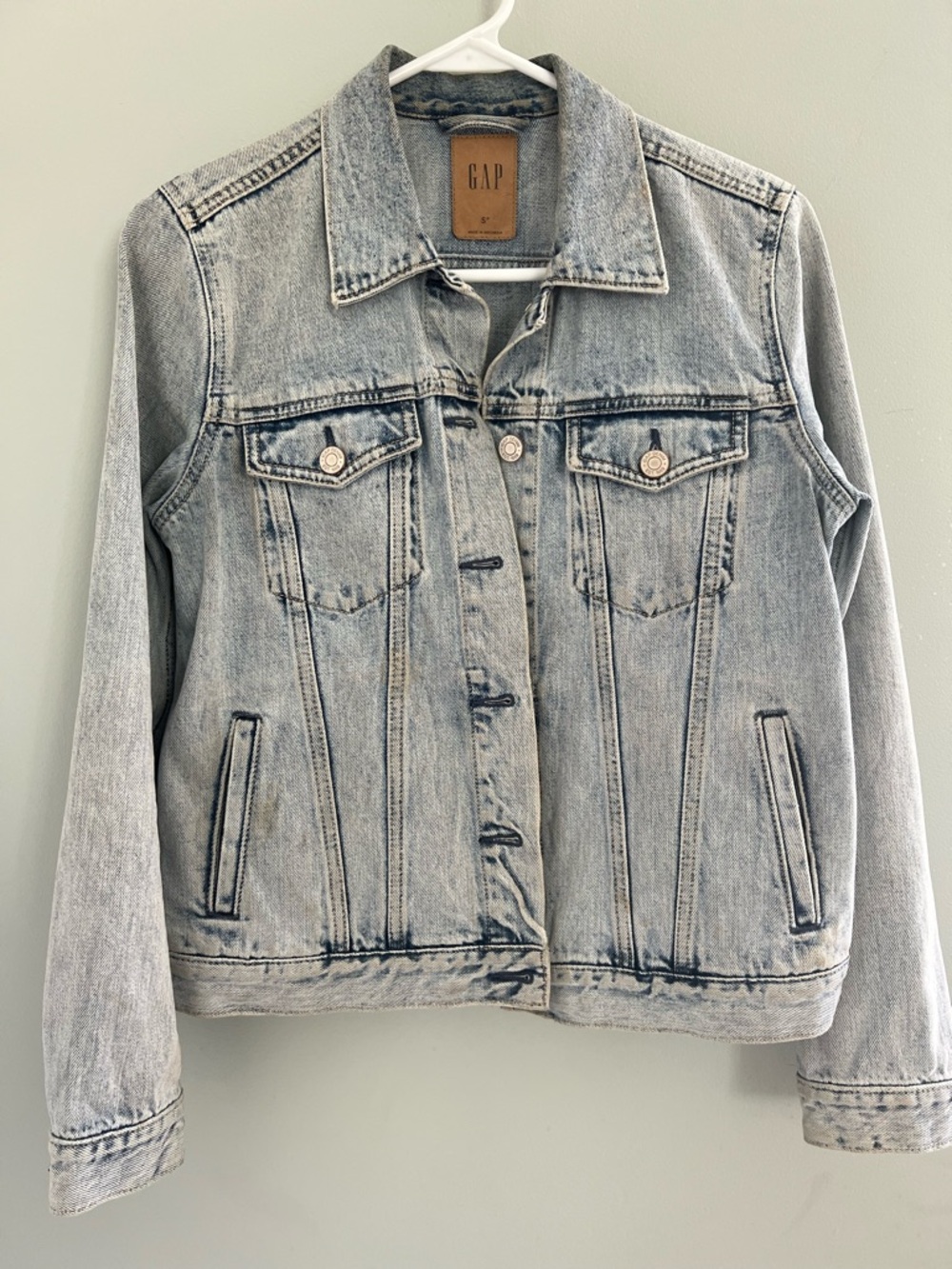 GAP Women's Faded Light Blue Denim Jacket